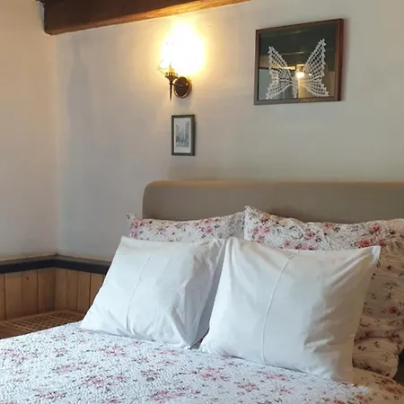 La Petite Romantique *